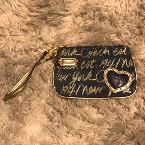 Coach Wristlet 🌺